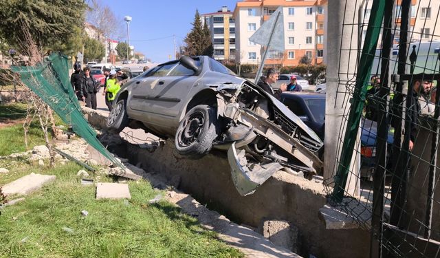 El freni çekilmeyen otomobilin çarptığı Öykü'nün ardından dedesi de kurtarılamadı