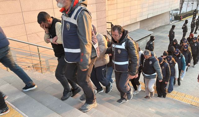 Eskişehir merkezli yasa dışı bahis ve dolandırıcılık operasyonunda 49 şüpheli adliyede