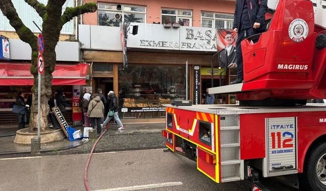 Fırın bacası tutuştu; 3 kişi dumandan etkilendi