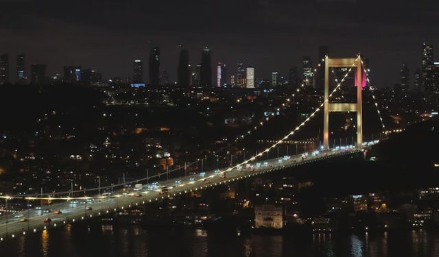 FSM Köprüsü 'Endometriozis' farkındalığı kapsamında sarı ışıklarla aydınlatıldı