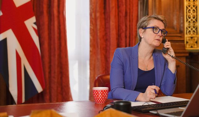 İran Dışişleri Bakanı Arakçi'den İngiltere'ye 'askeri üs' tepkisi