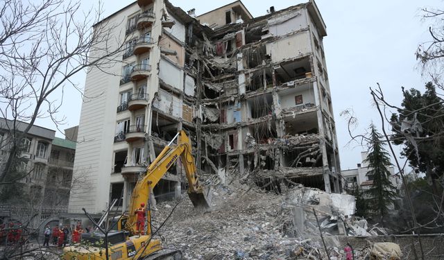 İran'da ABD-İsrail saldırılarında can kaybı 1937'ye yükseldi