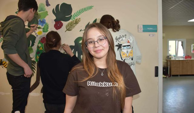 Kanser hastalarına moral için hastane duvarına resim yaptılar