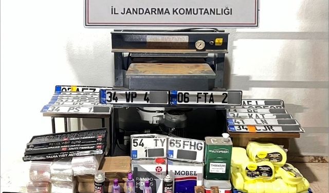 Sakarya'da sahte plaka operasyonu: 3 gözaltı