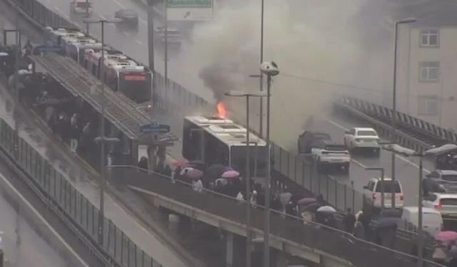 Şişli'de metrobüste yangın