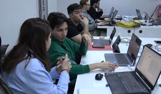 Sivas'ta 18 takımın katıldığı uzay odaklı proje yarışması yapılıyor