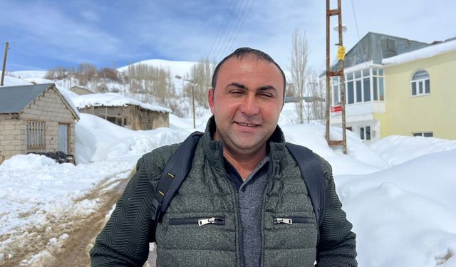 Yüksekova'da evler kara gömüldü