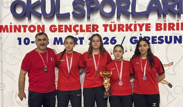 Badmintonda Erzincan damgası: Anadolu Lisesi Türkiye 2’ncisi