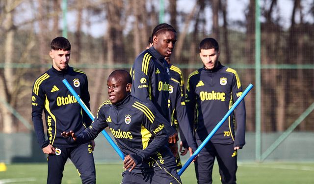 Fenerbahçe, günü çift antrenmanla tamamladı