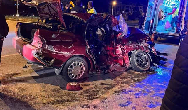 Adana'da minibüs ile otomobil çarpıştı: 1 ölü