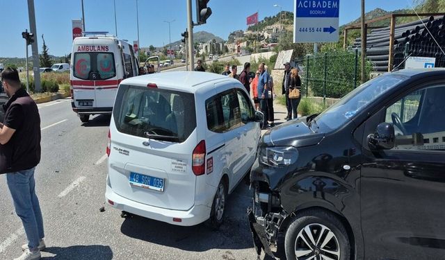 Bodrum'da trafik kazasında 2 Sahil Güvenlik personeli hafif yaralandı