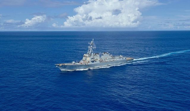 CENTCOM'dan abluka açıklaması: İhlal etmeye çalışan 42'nci ticari gemi geri döndürüldü