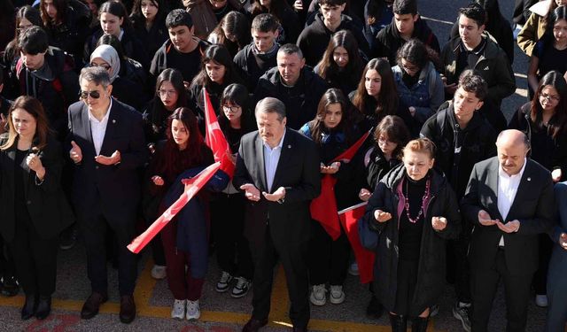 Eğitim-Bir-Sen heyeti Ufuk Arslan Anadolu Lisesi'nde bayrak törenine katıldı