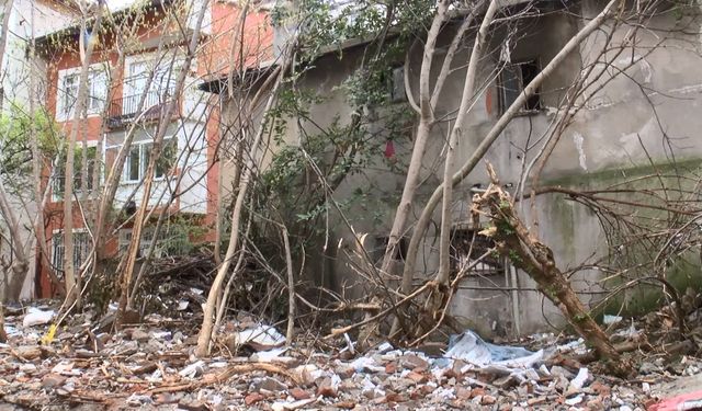 Fatih'te arkeolojik sit alanında define arayanlara suçüstü: 3 gözaltı