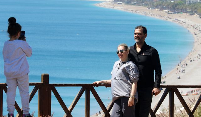 Konyaaltı Sahili'nde yoğunluk