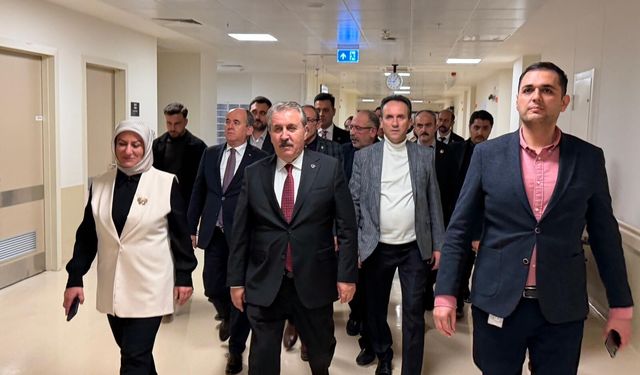 Mustafa Destici, kaza geçiren Kaymakam Kurt'u hastanede ziyaret etti