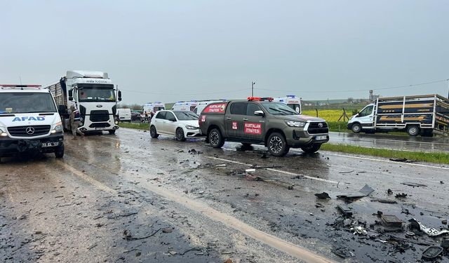 Siirt'te koyun yüklü kamyonet ile otomobil çarpıştı: 2 ölü, 3 yaralı