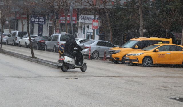 Van'da nisan karı; 11 yerleşim yeri ulaşıma kapandı