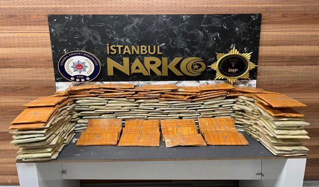 Bağcılar'da duş teknelerinin arasına gizlenmiş 92,5 kilogram uyuşturucu ele geçirildi