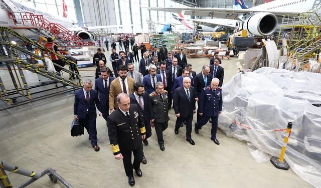 Bakan Güler, Türk Hava Yolları Teknik A.Ş'yi ziyaret etti