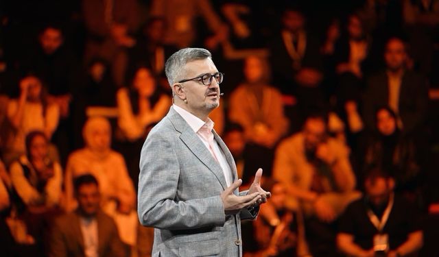 Burhanettin Duran: Savaşlar teknolojiyi, teknoloji savaşları güçlendiriyor