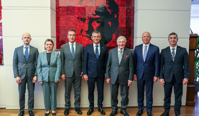 CHP lideri Özgür Özel, Rahmi Koç ve Ali Koç'u kabul etti