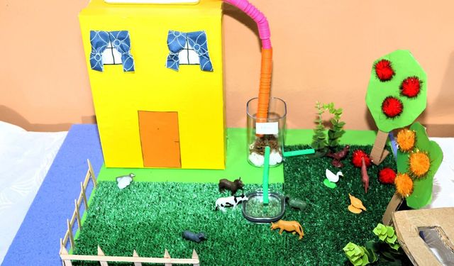 Çocuklardan atık malzemelerle renkli tasarımlar