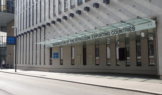 OPEC+ üyesi 7 ülke, haziranda petrol üretimini artıracak