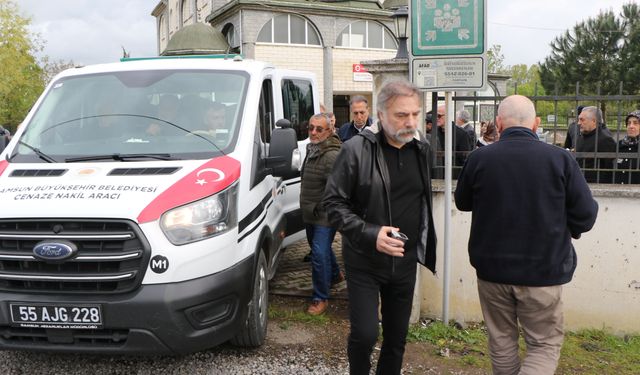 Oyuncu Mehmet Aslantuğ, annesini son yolculuğuna uğurladı