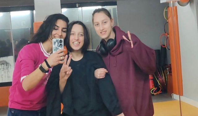 Bahar, annesinin geliştirdiği aparatla elini kullanmaya başladı