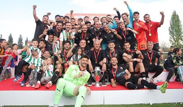 Muğlaspor tarihi şampiyonluğu kutladı