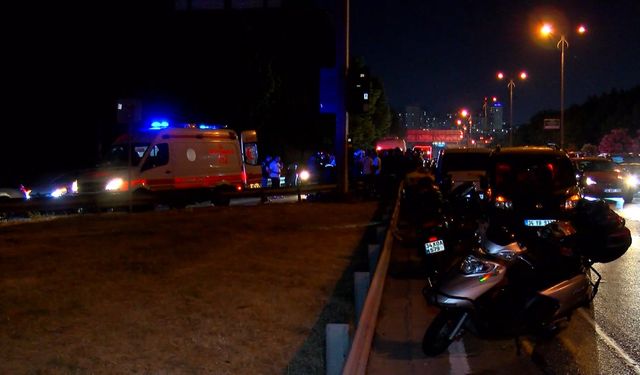 Bayrampaşa'da otomobil ile çarpışan motosikletin sürücüsü yaralandı