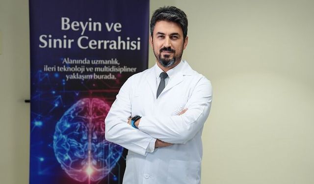 Felç riski taşıyan hasta omurilik tümöründen mikrocerrahi ile kurtuldu