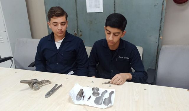 İskenderun Endüstri Meslek Lisesi'nde öğrenciler son teknoloji ile üretim yapıyor