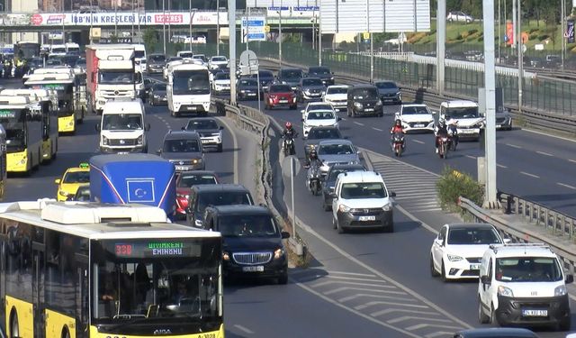 İstanbul'da haftanın ilk iş gününde trafik yoğunluğu yüzde 60'a çıktı
