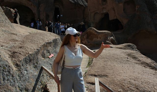 Kapadokya'nın en büyük katedralinde turist yoğunluğu