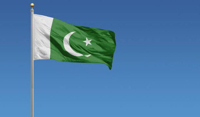Pakistan'da askeri karargaha silahlı saldırı: 3 ölü