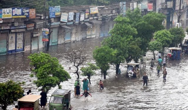 Pakistan'da şiddetli yağış nedeniyle 7 kişi hayatını kaybetti