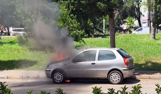 Park halindeki otomobil yandı
