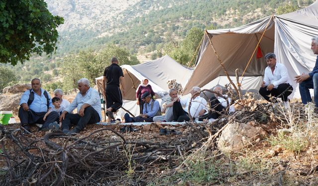 Şırnak'ta 40 aile, 32 yıl sonra geldikleri köylerine çadır kurup kesin dönüş için başvuru yaptı