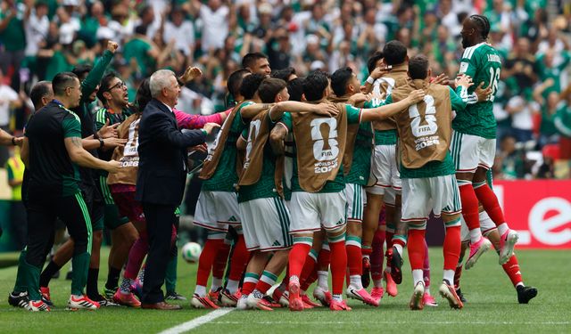 Meksika : 2-0 : Güney Afrika