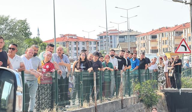 Bartın’da işçi servisi ile iki otomobil çarpıştı: 3 yaralı