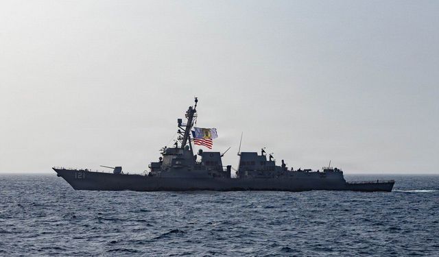 CENTCOM: Ablukayı ihlal etmeye çalışan 2 ticari gemi geri çevrildi