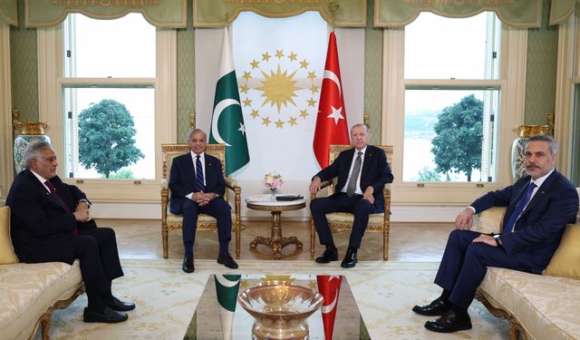 Cumhurbaşkanı Erdoğan, Pakistan Başbakanı Şahbaz Şerif ile görüştü