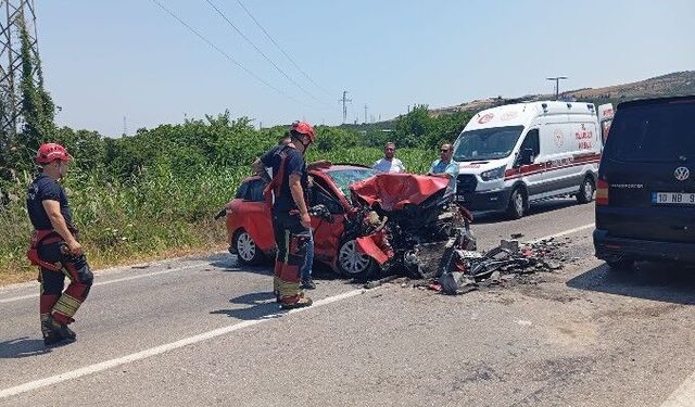 Erdek'te otomobiller kafa kafaya çarpıştı; 1 ölü, 2 yaralı