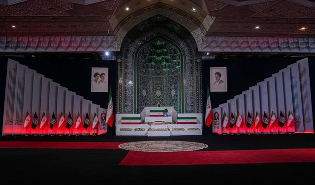 İran'ın eski lideri Hamaney için cenaze töreni düzenleniyor