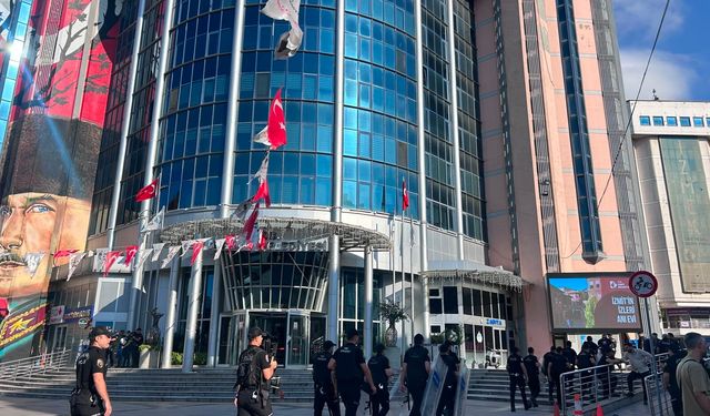 İzmit Belediyesi'ne operasyon: Başkan Fatma Kaplan Hürriyet dahil, 31 kişiye gözaltı