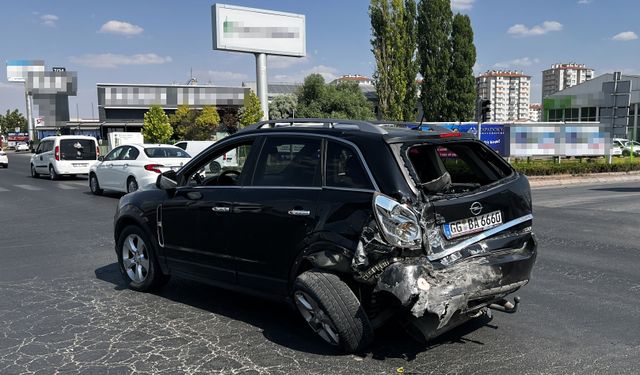 Kayseri'de yolcu minibüsü ile otomobil çarpıştı: 8 yaralı