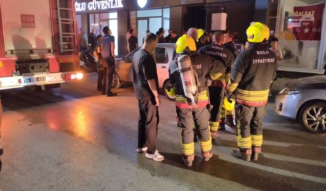 Patlayan apartman aydınlatması bina sakinlerini sokağa döktü