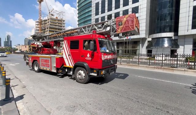 Şişli'de görme engelli kişi metro raylarına düştü; itfaiye kurtardı